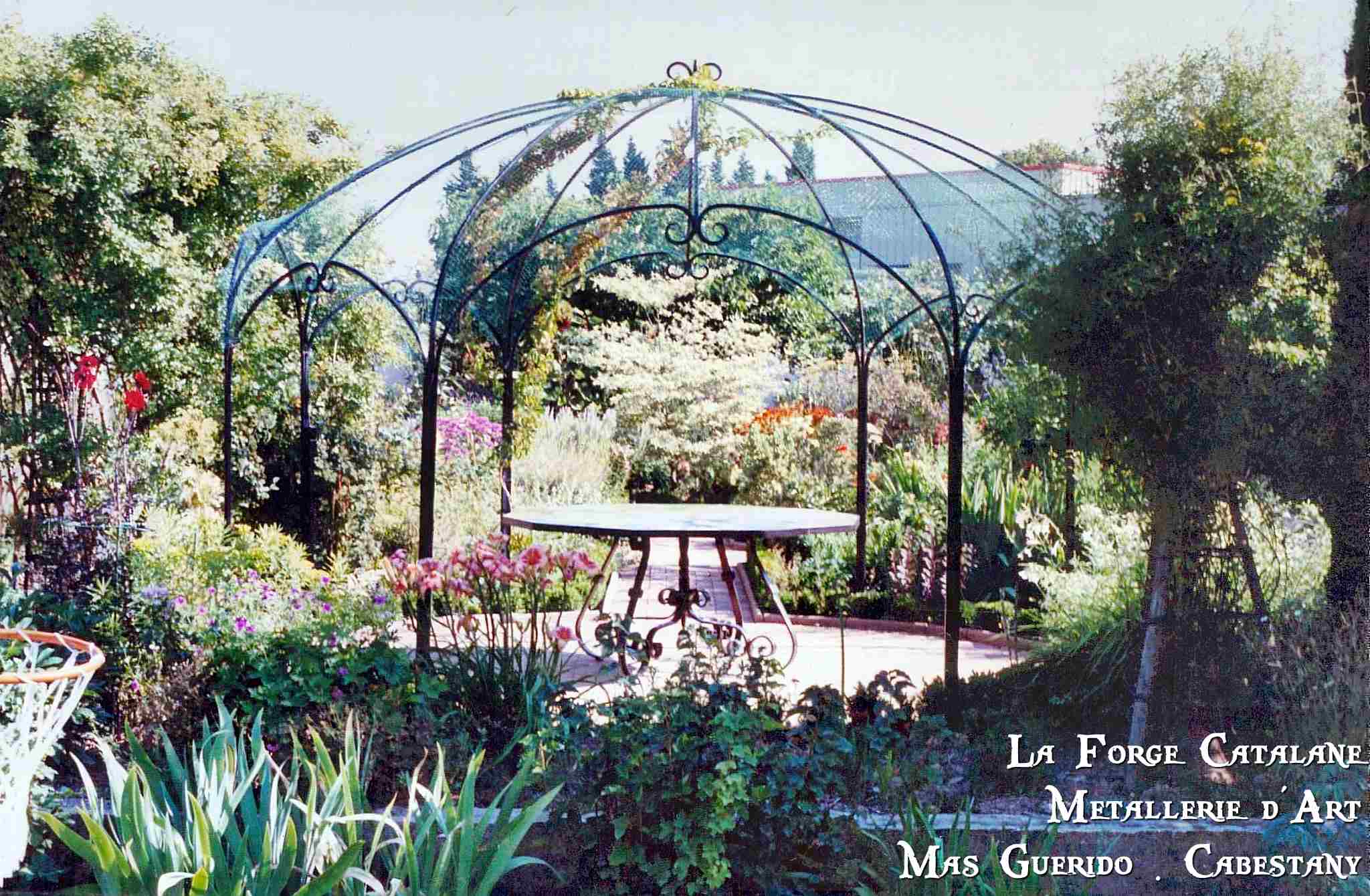 tonnelle kioske volutes forge catalane.jpg